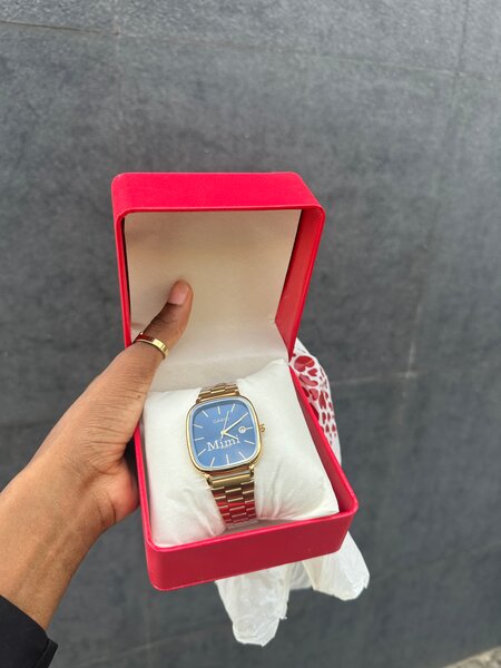 Montre élégante en acier