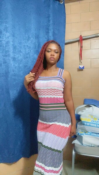 Robe rayée multicolore élégante