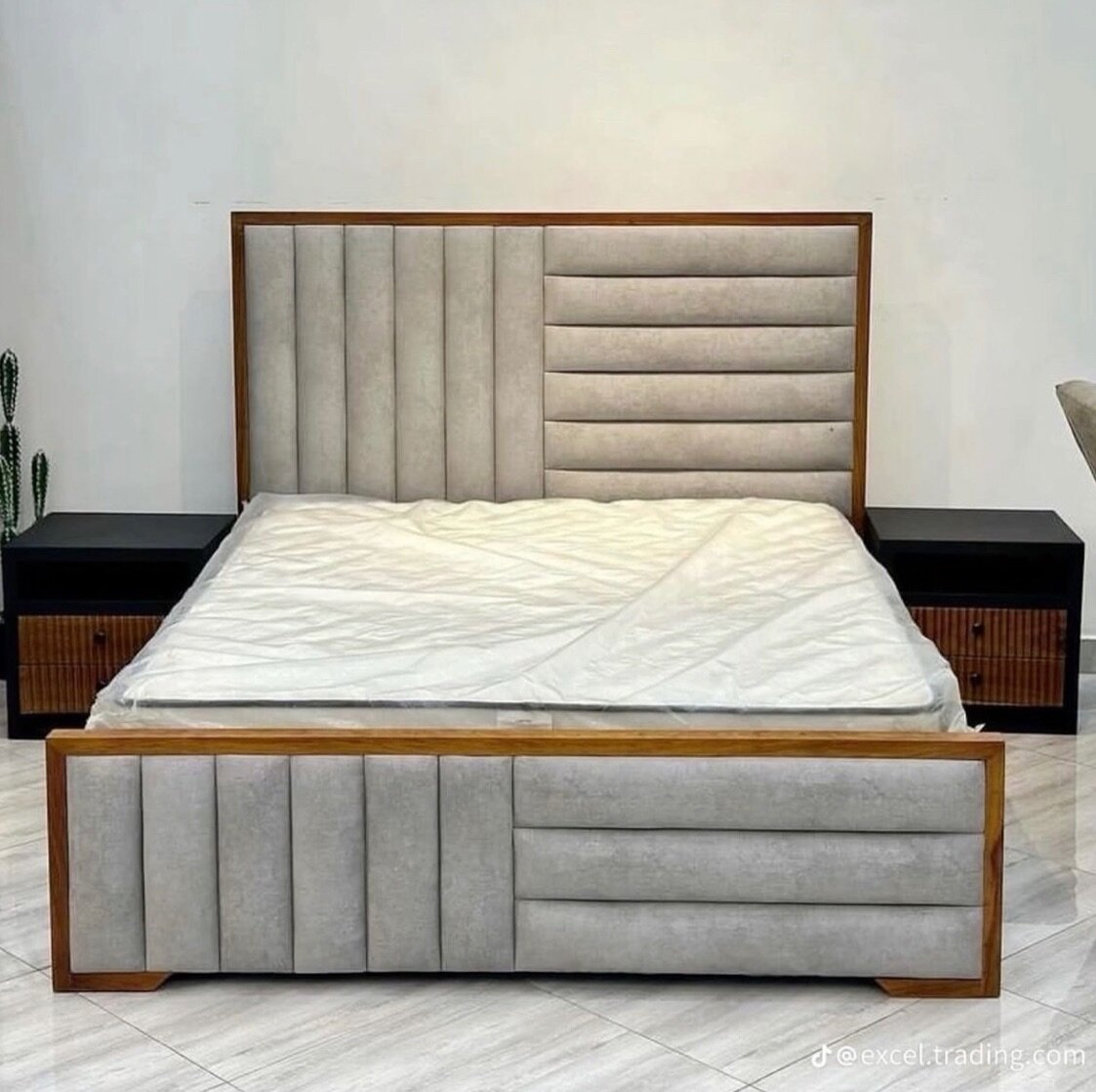 BROLO QUEEN SIZE BED