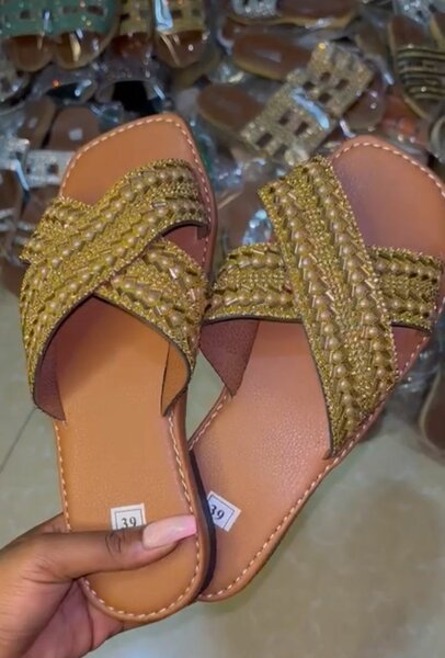 Sandales croisées perlées