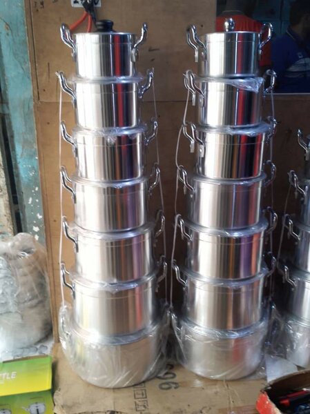 Casseroles en aluminium empilables