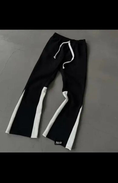 Pantalon de sport noir avec détails blancs