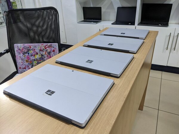 Microsoft Surface Pro 4s