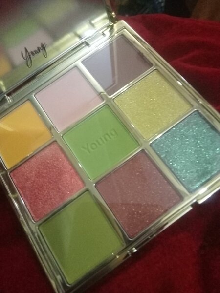 Branded eye pallet