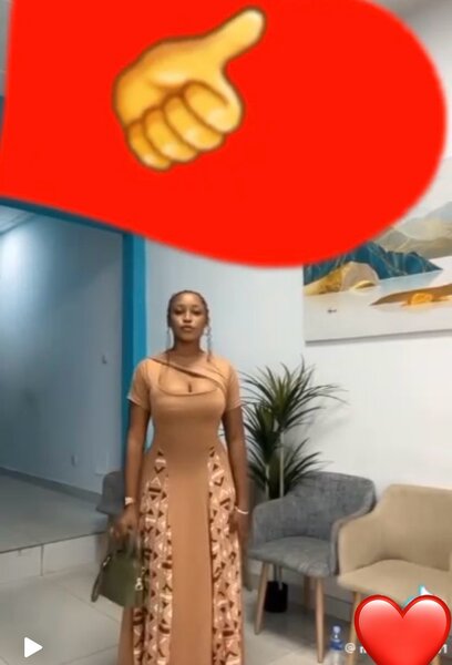 Robe élégante avec motifs