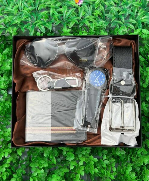 Montre avec accessoires