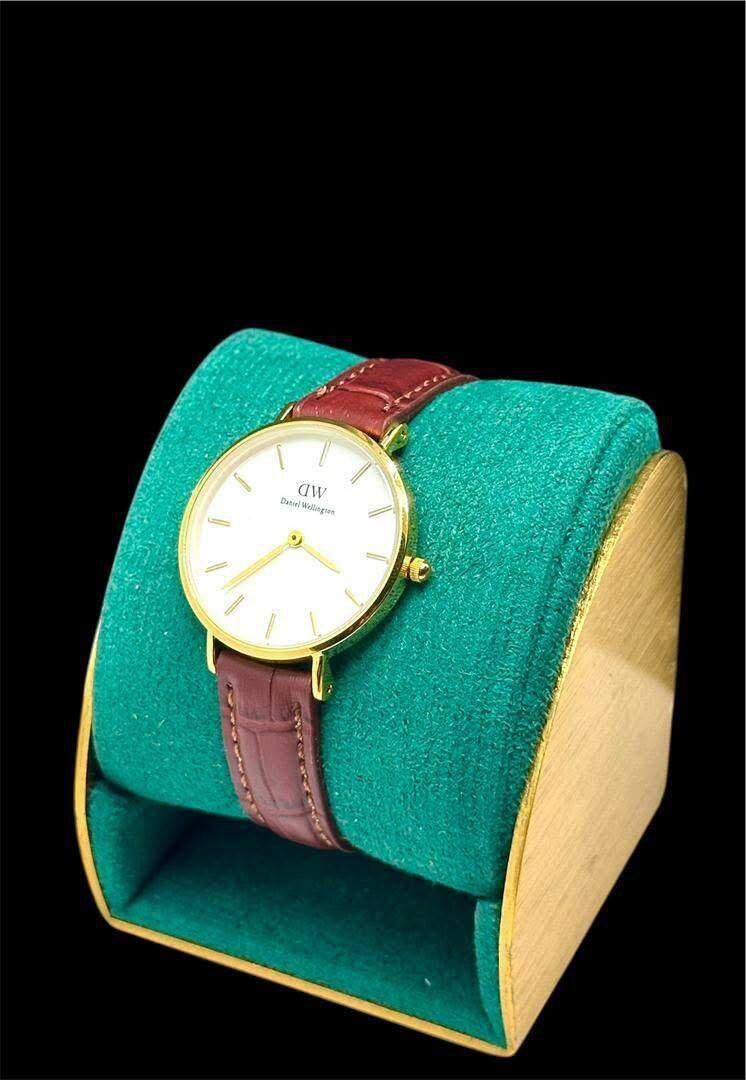 Montre élégante en cuir