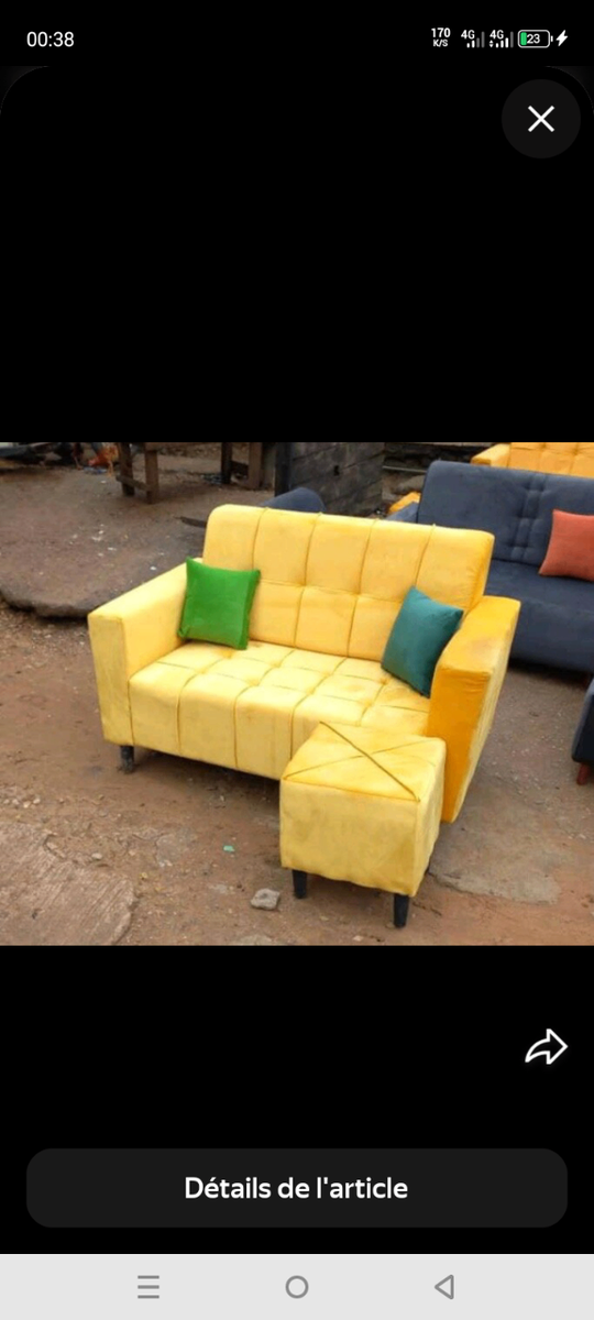 Canapé 3 places avec 2 poufs