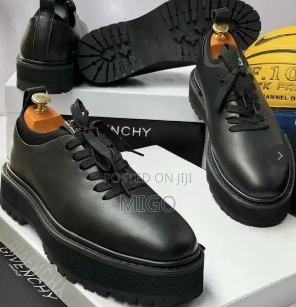 Chaussures derby en cuir noir