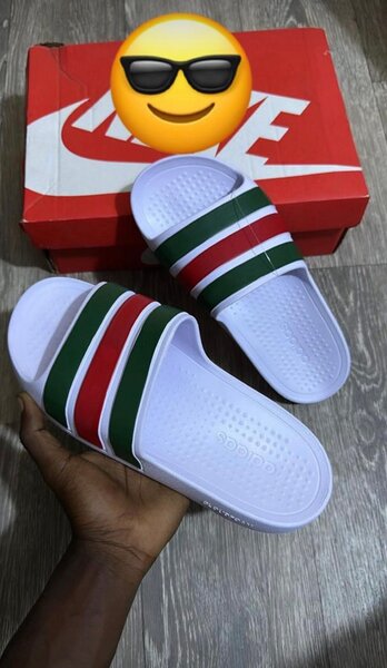 Claquettes confortables homme