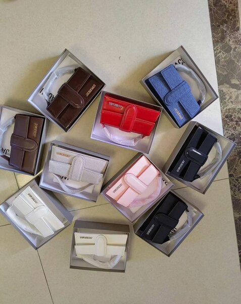 Pochettes élégantes en cuir