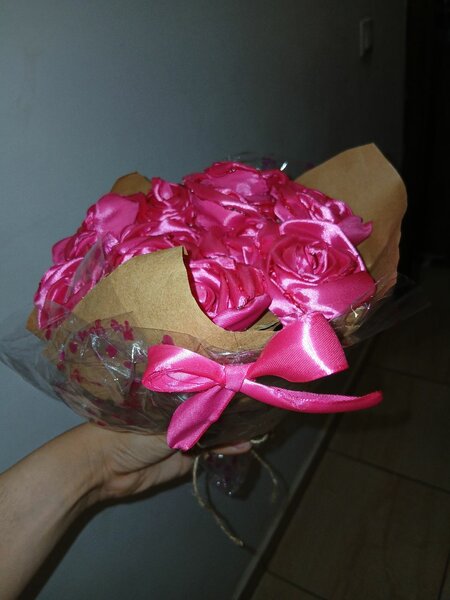 Bouquet de roses en satin
