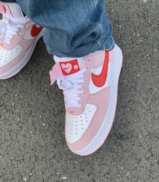 Baskets roses air force