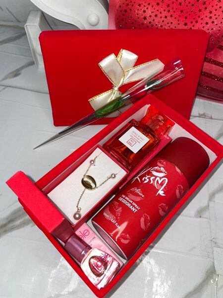 Ensemble Cadeau Parfum Kissed pour Femme - Luxueux