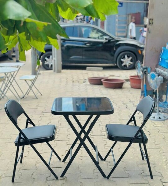 Ensemble table et chaises pliantes