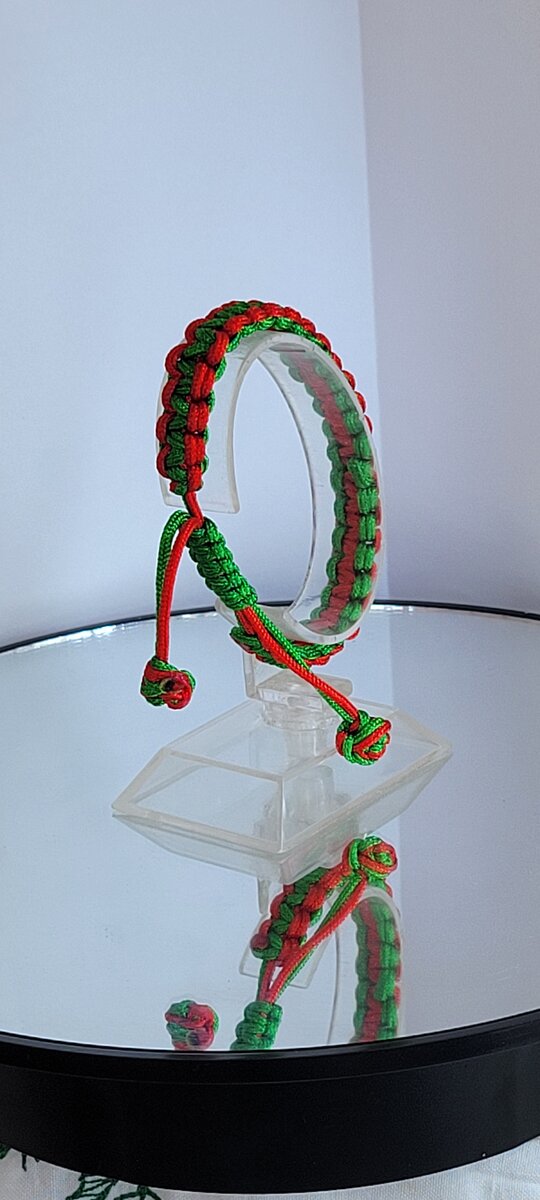 Bracelet tressé rouge et vert