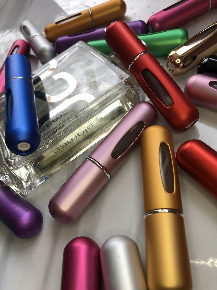 Mini flacons à parfum colorés