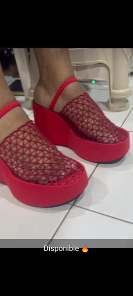 Chaussures compensées élégantes