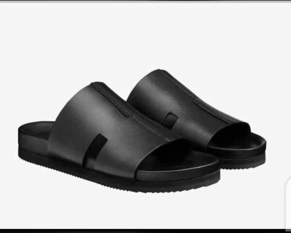 Sandales en cuir noir élégant