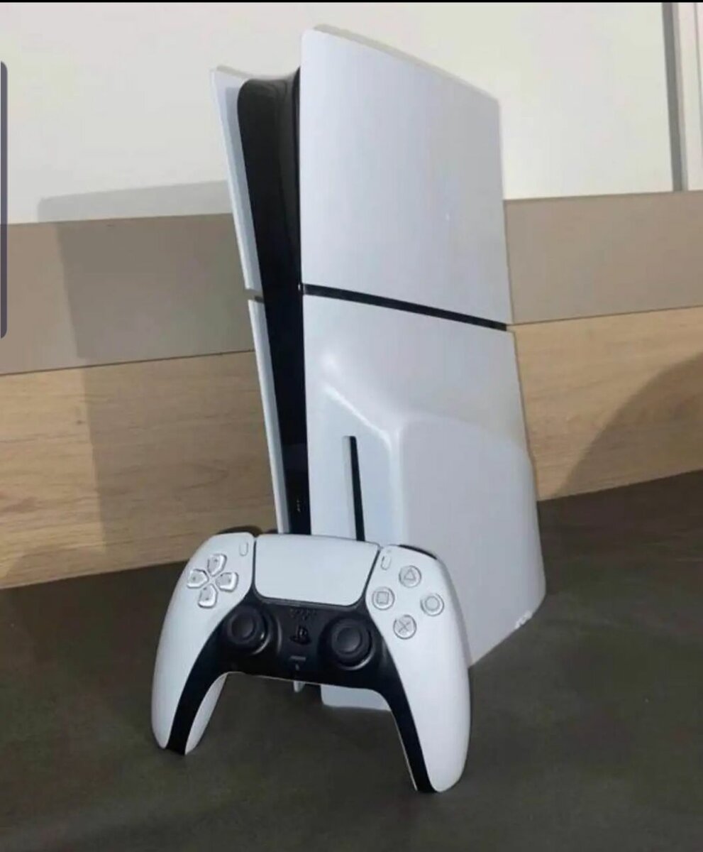 PS5 SLIM STANDARD QUASI NEUF DANS CARTON