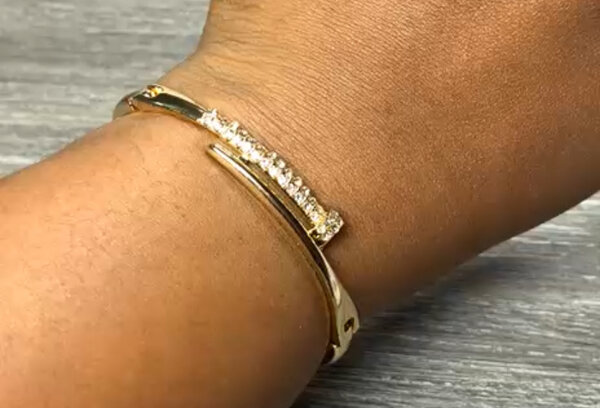 Bracelet doré élégant