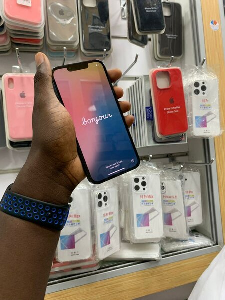 Iphone 13 pro casi neuf