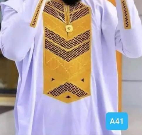 Costume blanc avec or