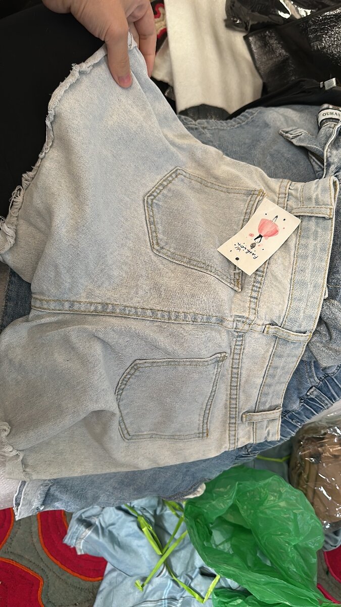 Продаю новые джинсовые шорты