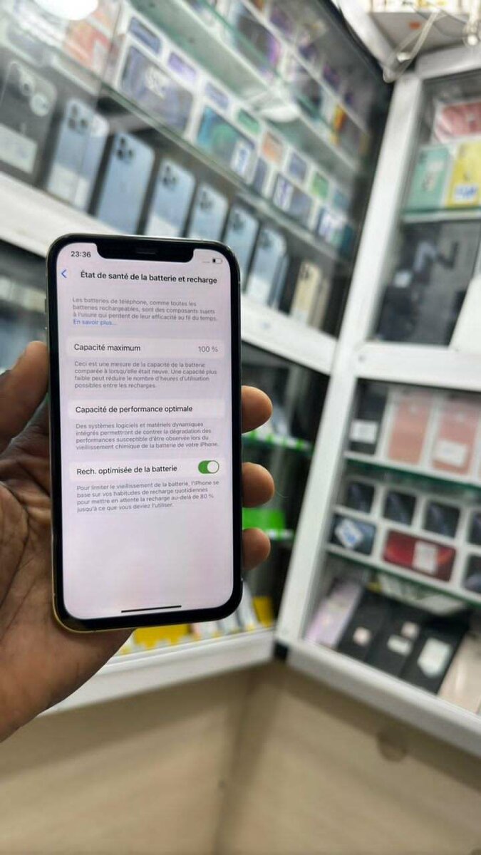 *iphone 12 pro 256giga* * *220.000