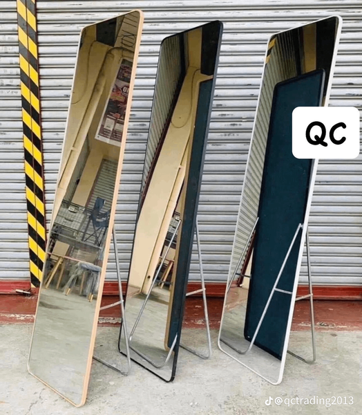 Ecstatic dressing mirrors