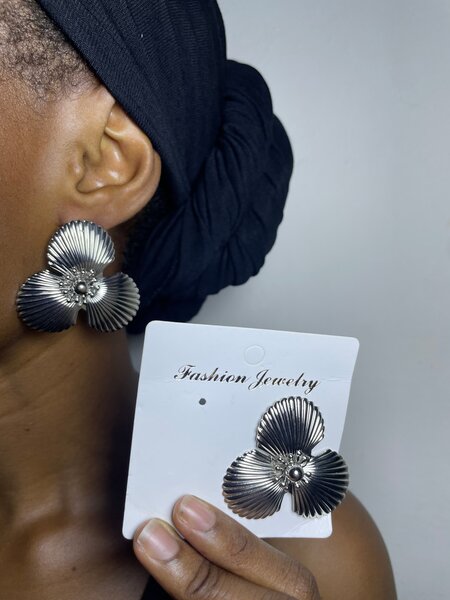 Boucles d'oreilles fleurs argentées