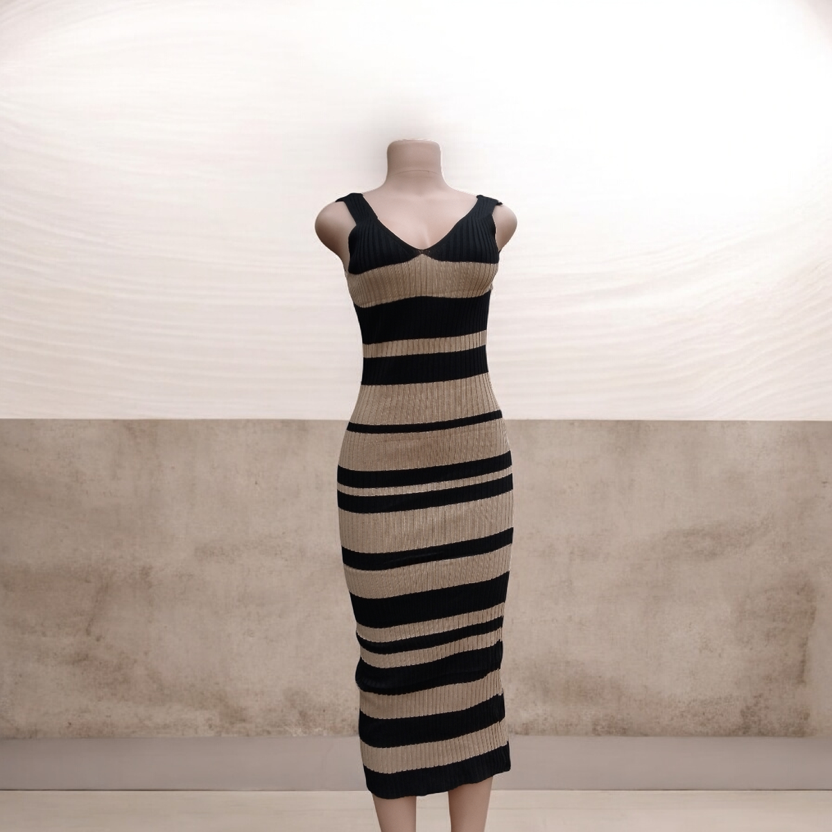 Robe en tricot rayée noir et beige