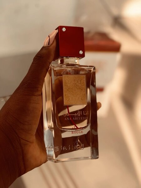Parfum Ana Abiyedh rouge