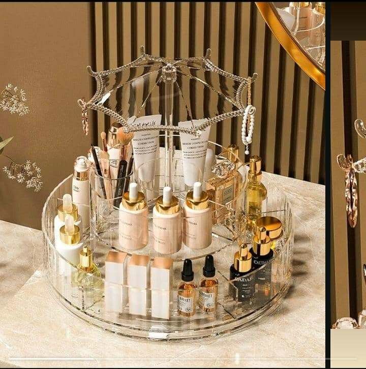 Étagère de rangement pour cosmétiques rotative.