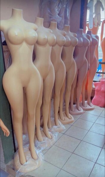 Mannequins féminins réalistes