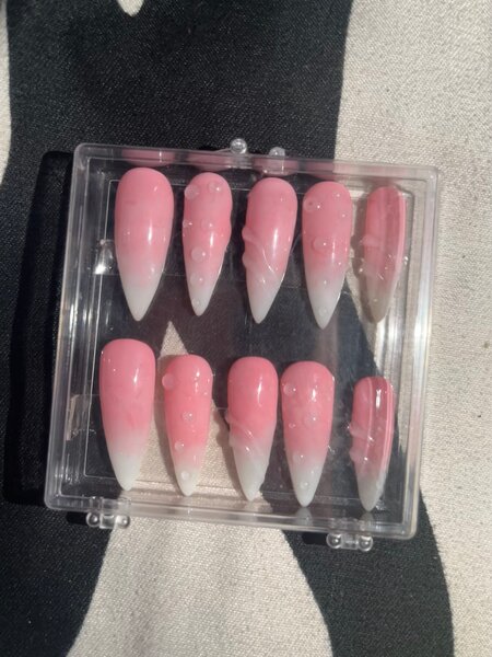 Ongles artificiels dégradé rose