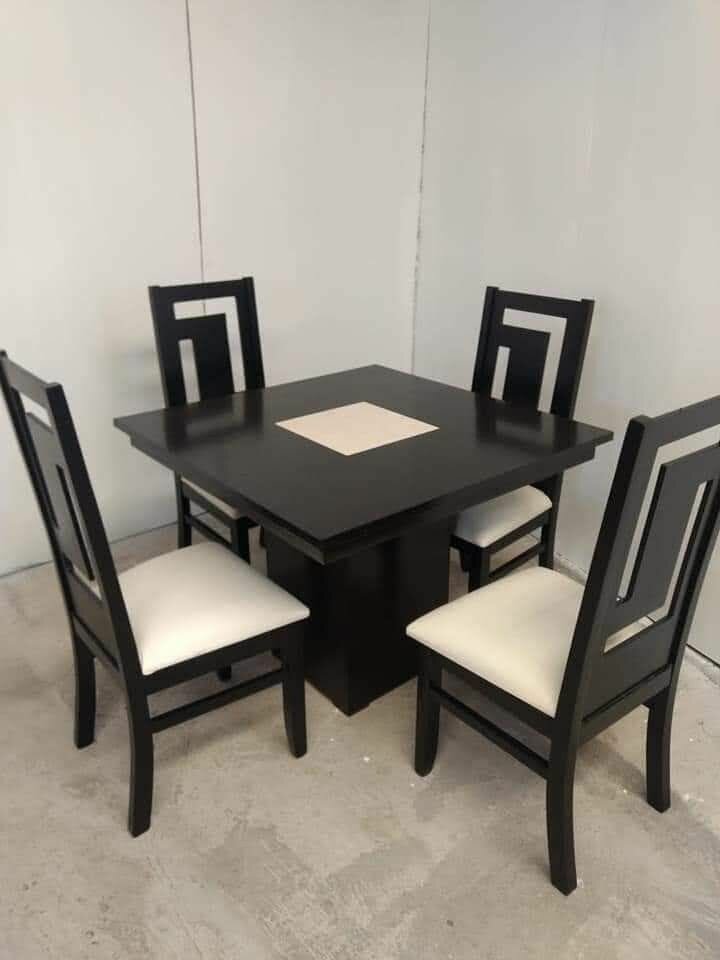 Ensemble table et chaises de salle à manger