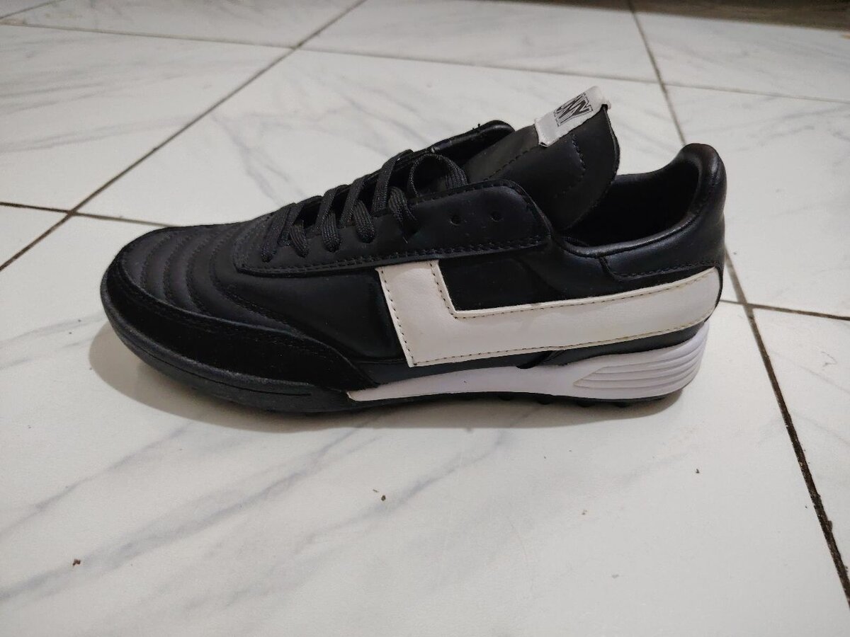 Chaussures de sport en cuir noir