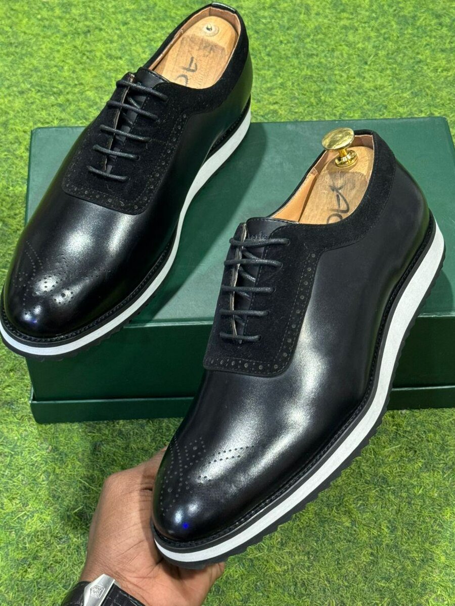 Chaussures habillées en cuir noir