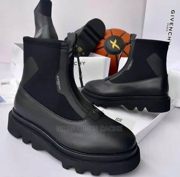 Bottes en cuir Givenchy
