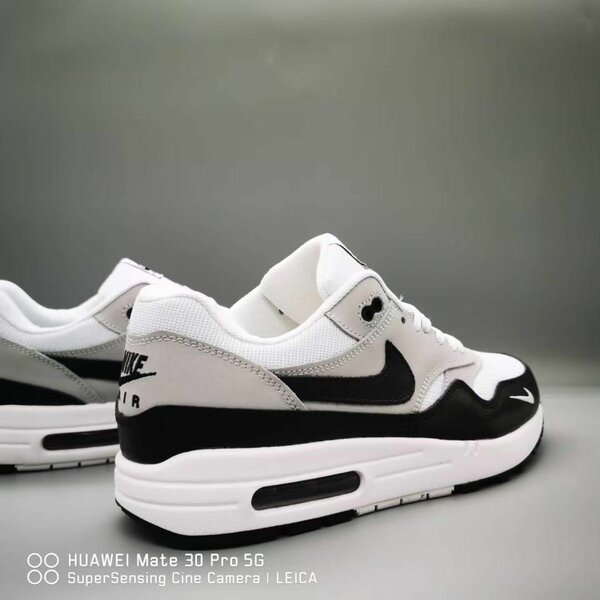 Nike Air Max 1 Sneakers
