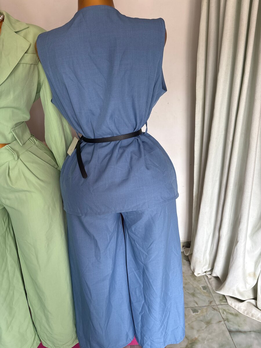 Ensemble bleu sans manches