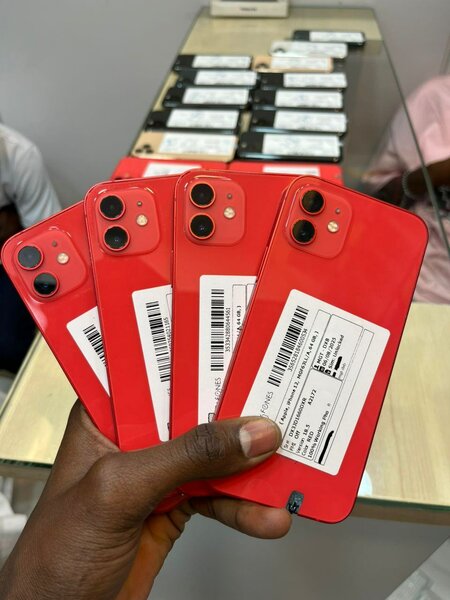 iPhone 12 Rouge Neuf