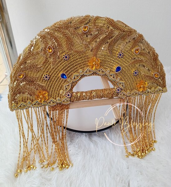 Éventail doré à pampilles