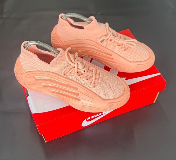 Nike Baskets Futuristes