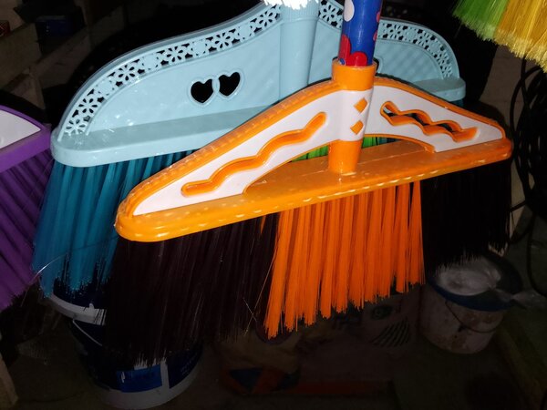 Balais de nettoyage colorés