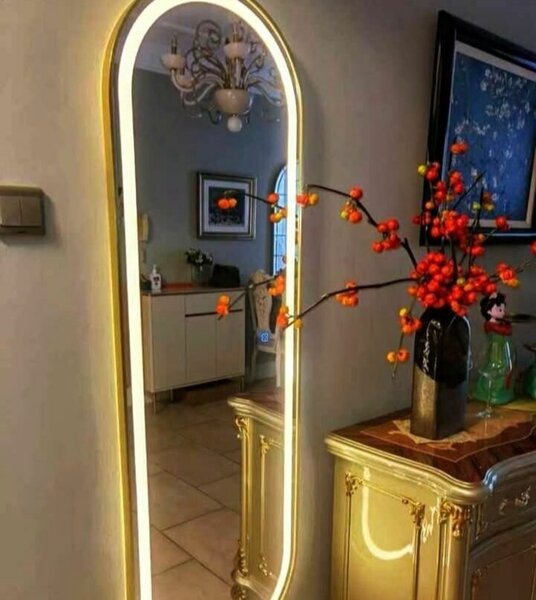 Miroir LED mural moderne et élégant