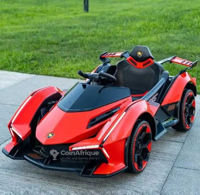 Hyper voiture Lambo électrique rouge