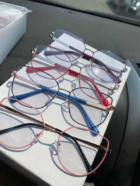 Photochromic glasses