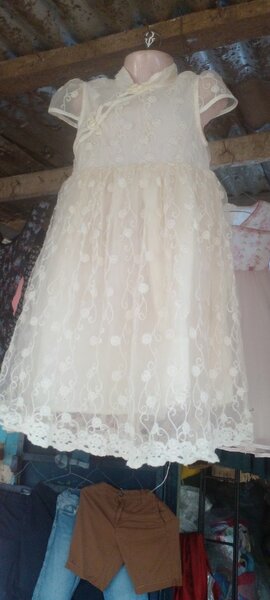 Robe élégante en dentelle enfant